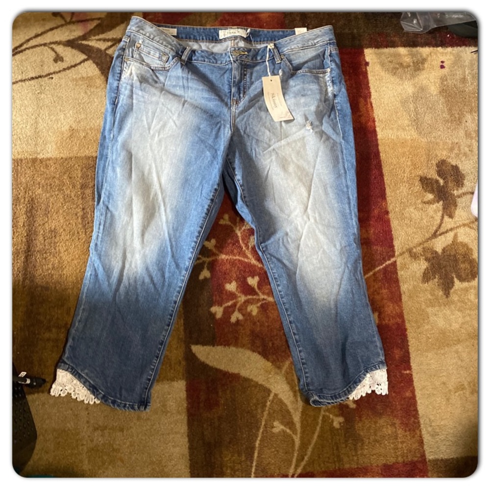 Torrid size 20 Sophia cropped skinny denim w/lace